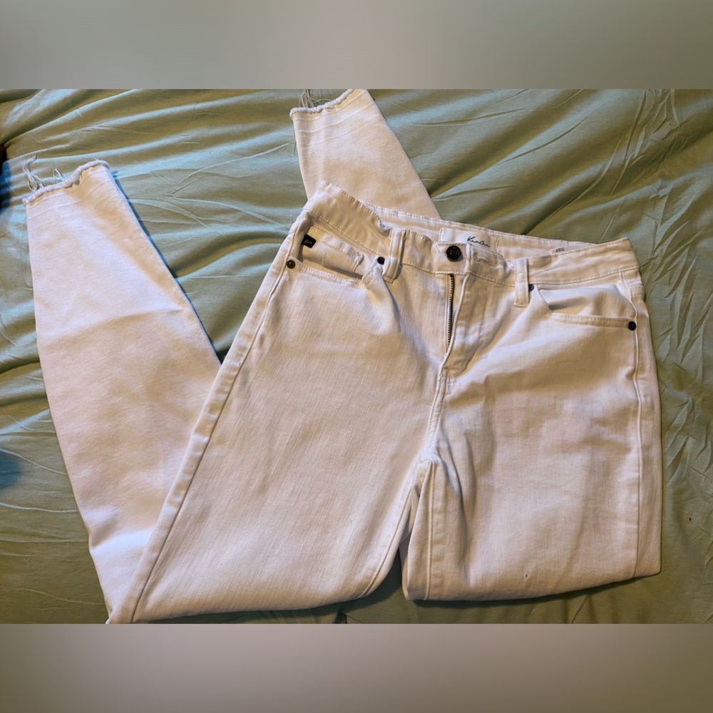 KanCan 7/27white distressed skinny jeans.